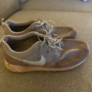 Used and well worn women’s Nike Roshe Run sneakers, Size 5.5Y